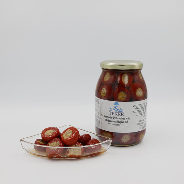 Mit Thunfisch in Öl gefüllte Chilischoten